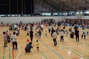 未満児遊戯「からだダンダン、きらきら　ぽん」