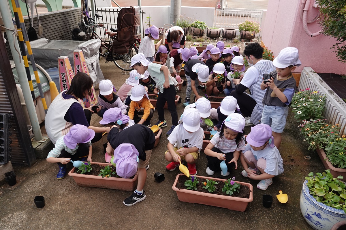 10月17日（木）年長の苗植え