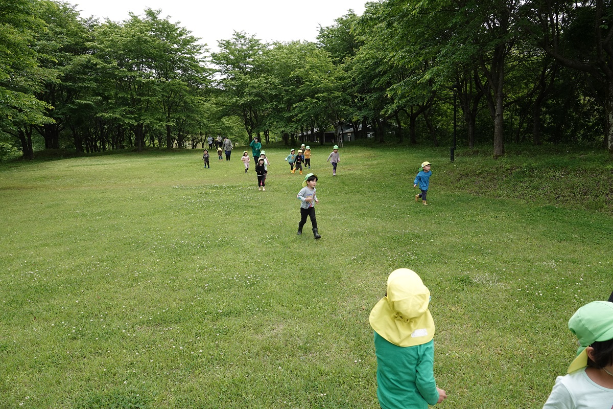 5月25日（木）年中のサツマイモ植え