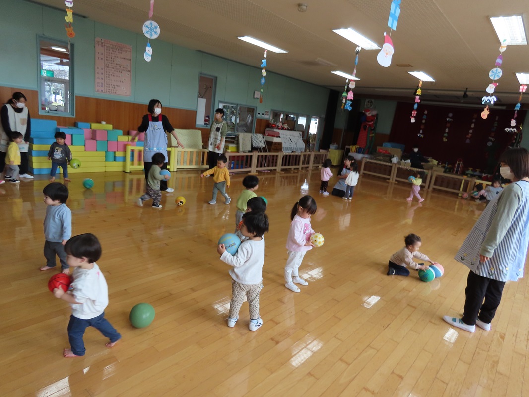 １２月１６日（月）なかよしルームで遊ぶばら組