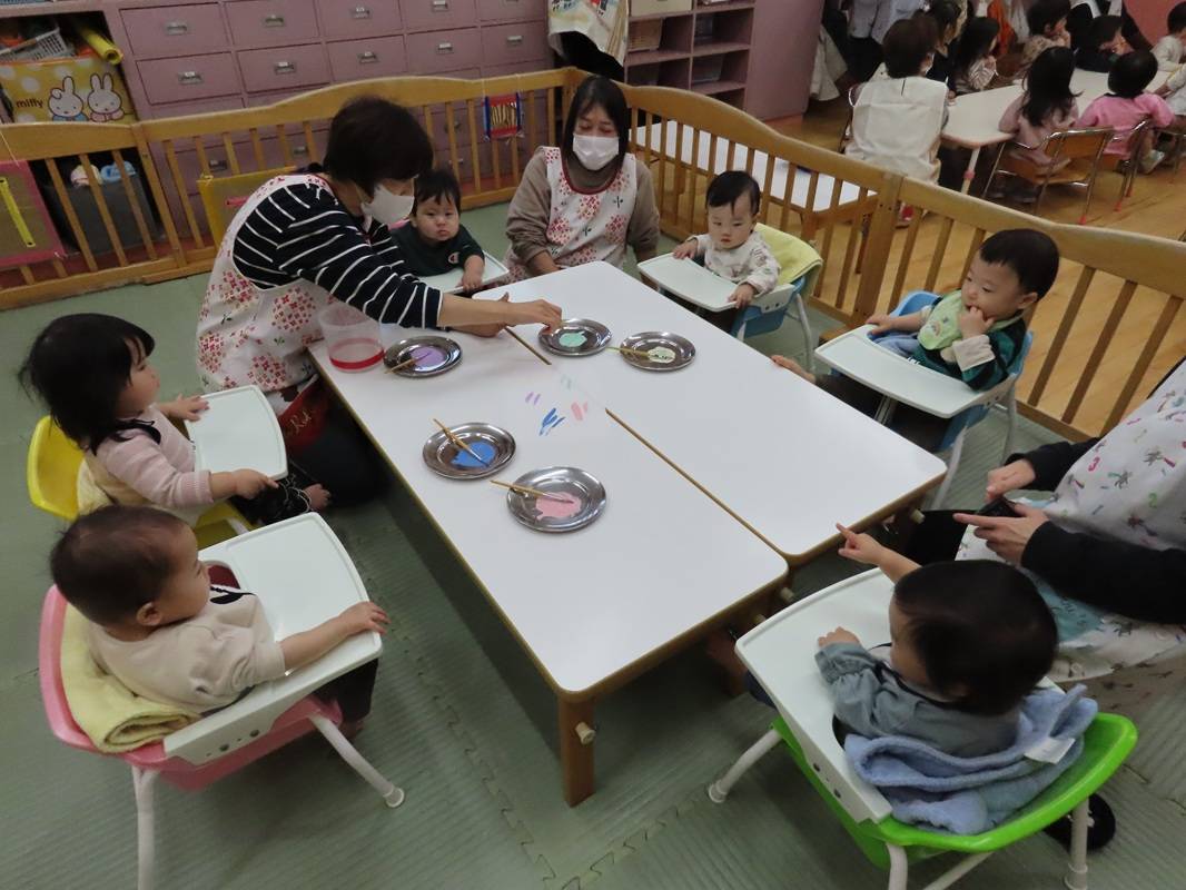 つぼみ組　はじめての絵具