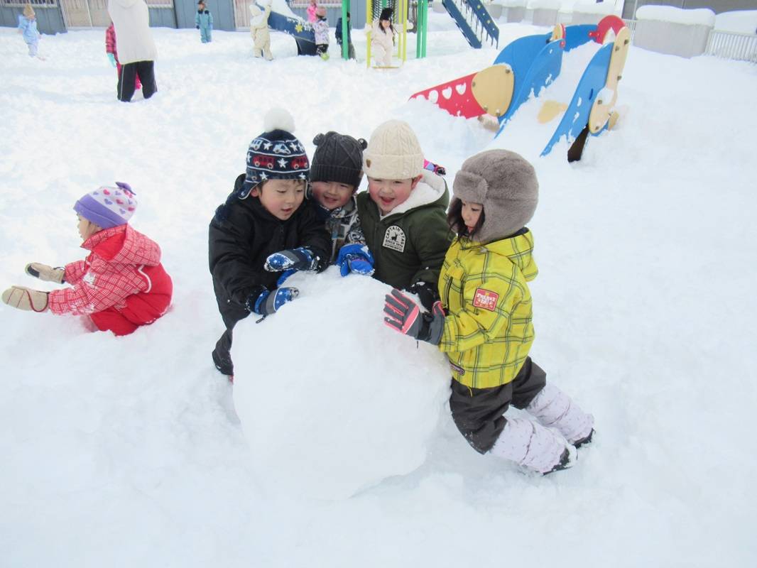 年少組の雪遊び