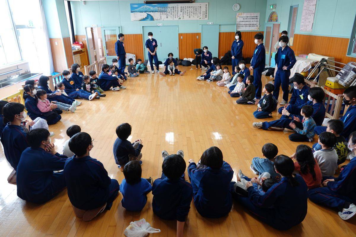 見附中学校３年１組来園