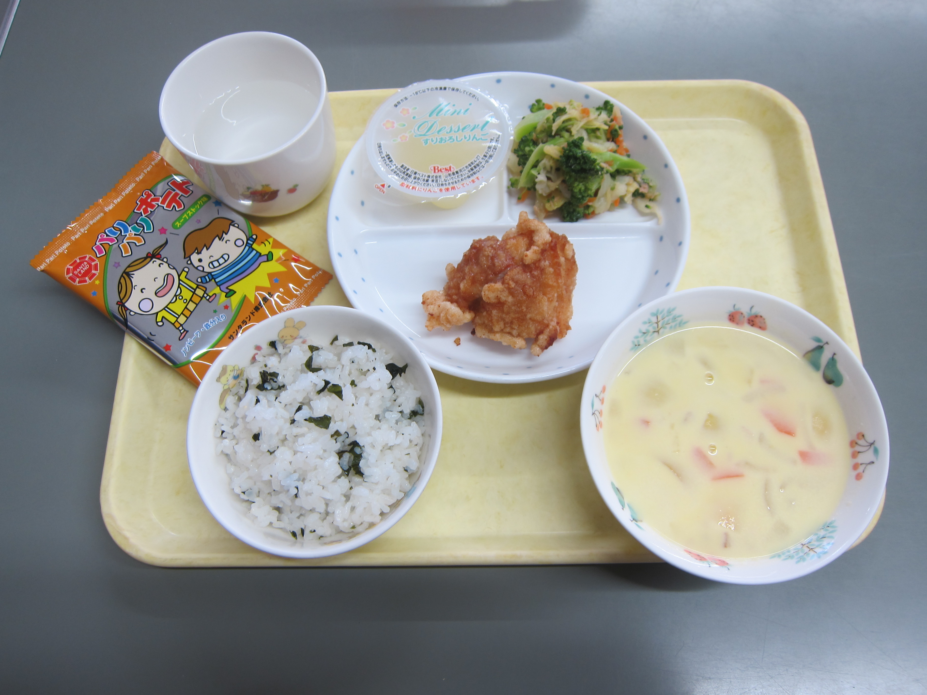 ４月１９日（金）　４月お誕生会　　お祝いの給食