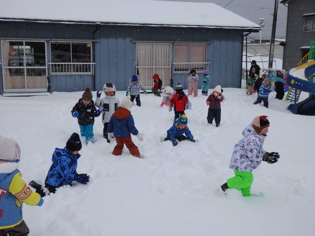 今シーズン初めての雪遊び