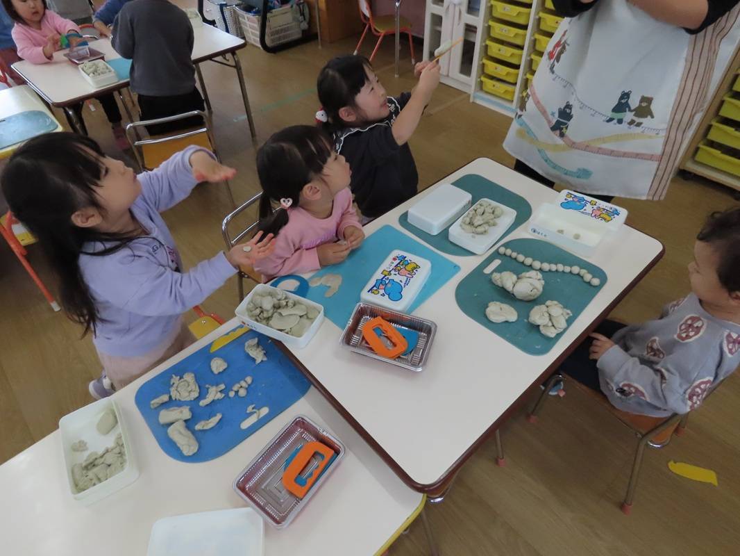 ぼたん組　粘土遊び