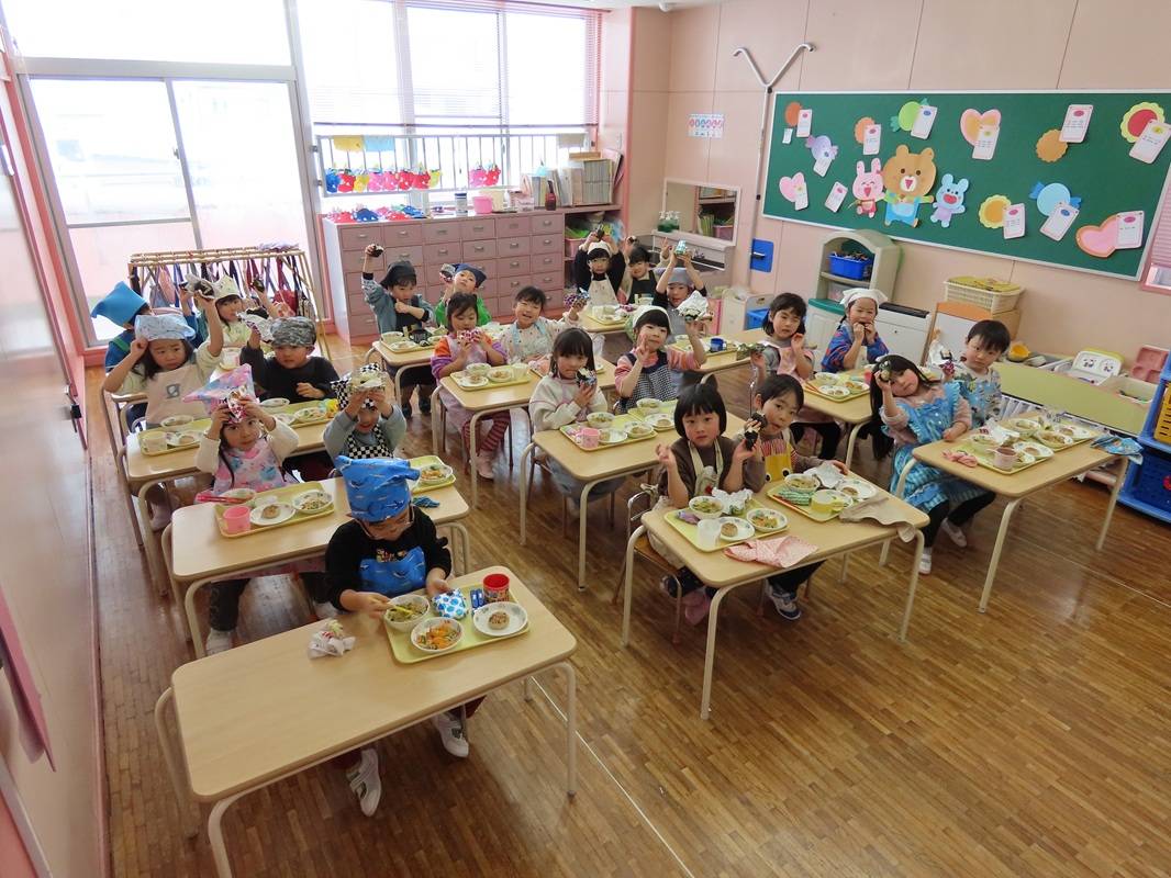 年中組　シャカシャカおにぎり作り体験