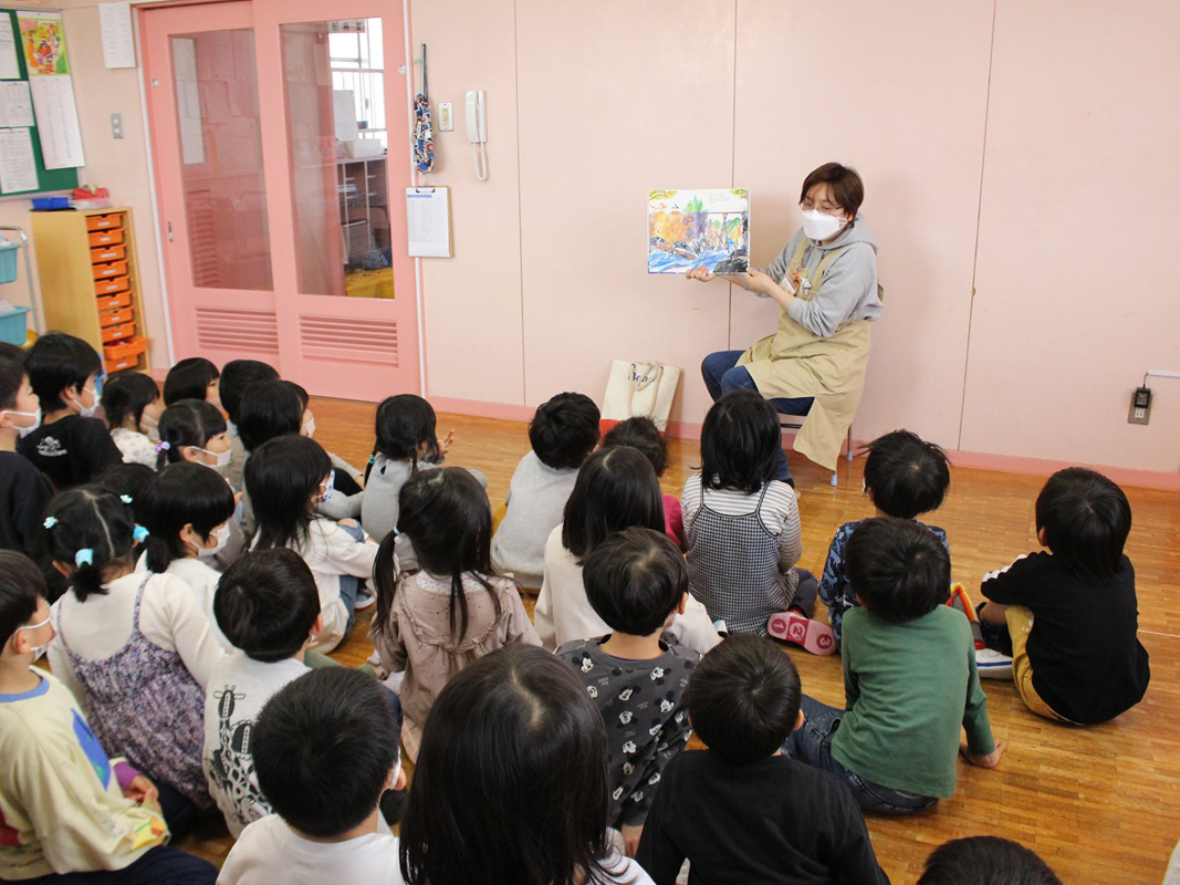 みんなあつまれ！絵本の日<br>(図書館職員)